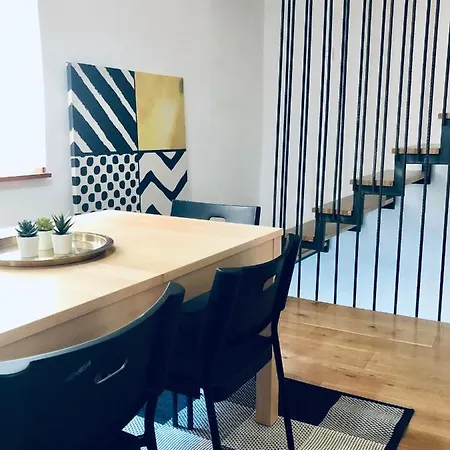 Seayou!***charming 1-bedroom Unit In The Old Center Of Cres
